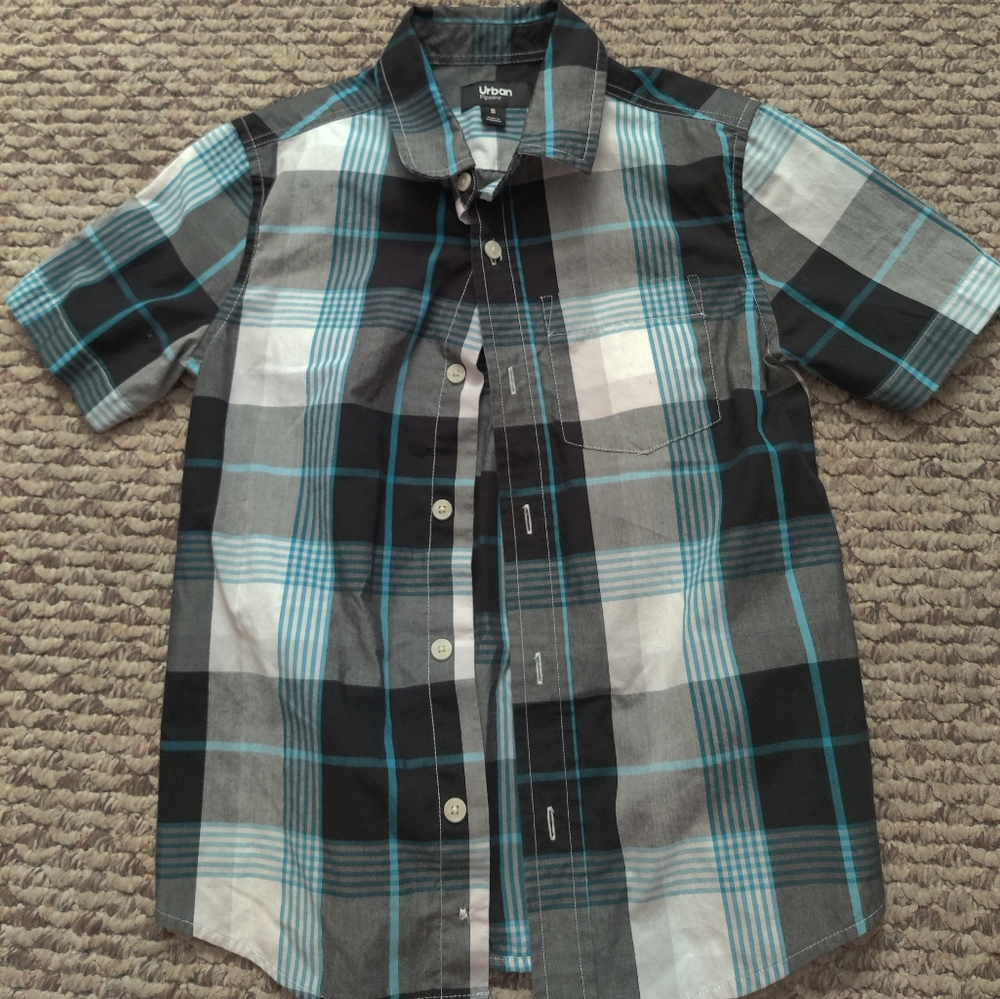 Short sleeve dress shirt